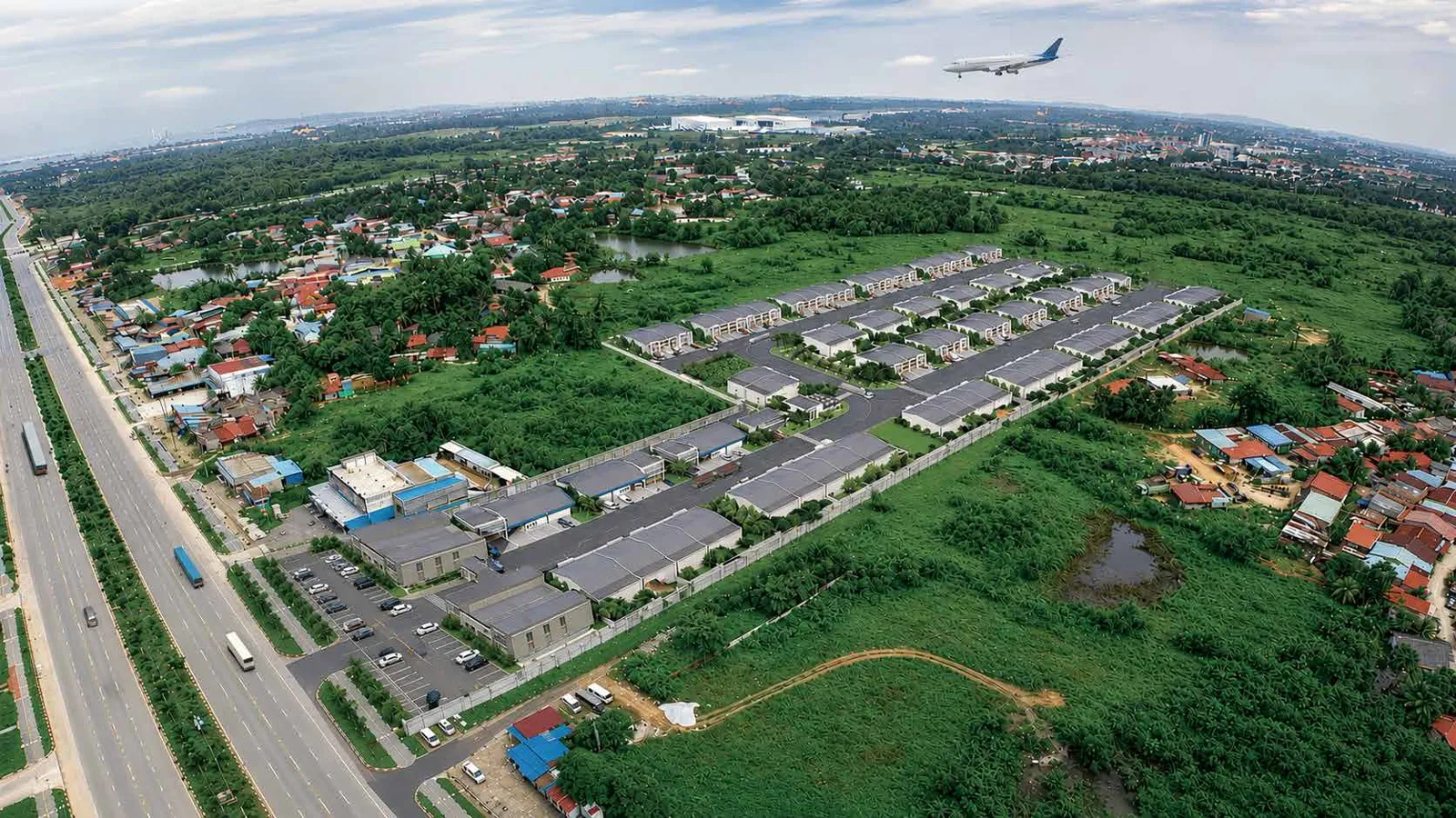 Foto udara kawasan AURA Modern Warehouse di Batu Besar Batam dekat Bandara Hang Nadim